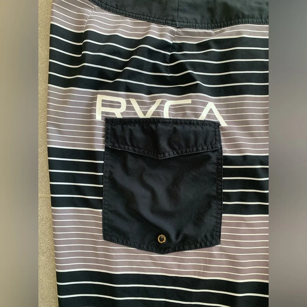 RVCA Uncivil Striped Black Gray Boardshorts Swim Shorts Mens Sz 36‎ / 11